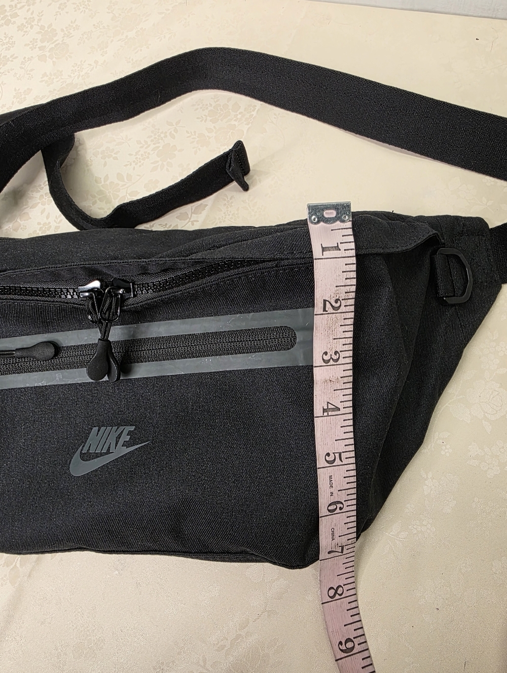 Nike Tech Hip Pack Large Black Crossbody Fanny Pack 10L BA5751-010 - Picture 9 of 9
